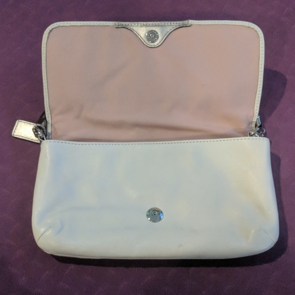 Coach wristlet - Picture 2 of 5